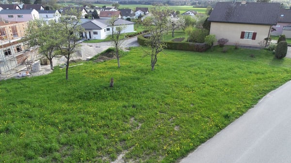 Joli terrain à vendre proche du centre du village 2
