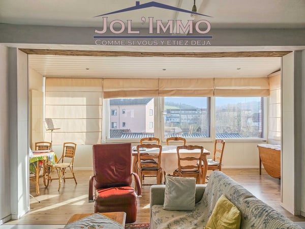 Immeuble de 3 appartements idéalement située proche de la gare avec une annexe atelier et garage 1