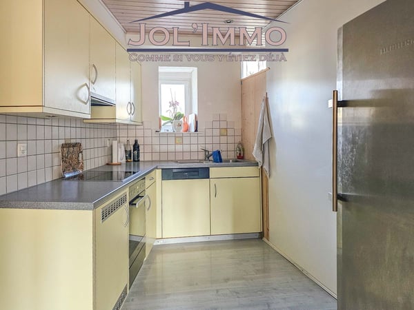 Immeuble de 3 appartements idéalement située proche de la gare avec une annexe atelier et garage 2