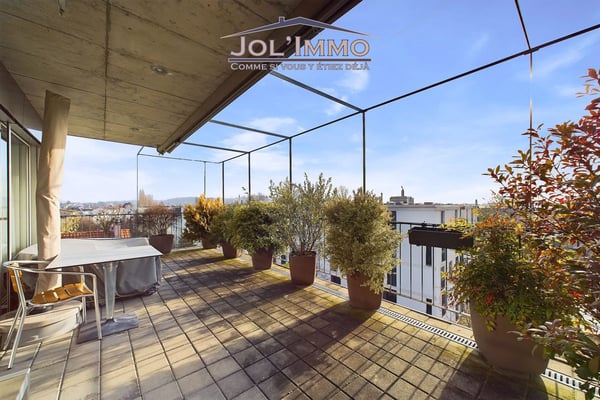 Attique avec Vue Panoramique à 160° à Bienne - Une Opportunité Unique ! 3