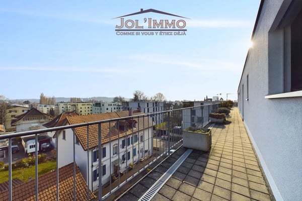 Attique avec Vue Panoramique à 160° à Bienne - Une Opportunité Unique ! 4