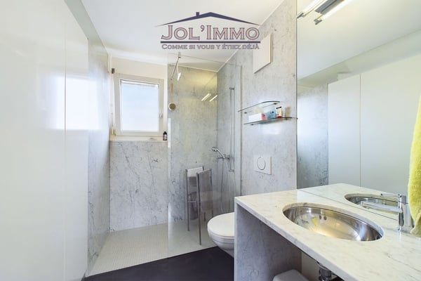 Attique avec Vue Panoramique à 160° à Bienne - Une Opportunité Unique ! 8