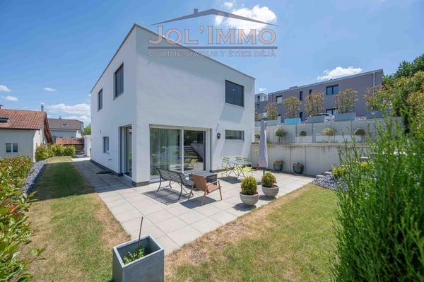 Belle villa contemporaine proche des commodités