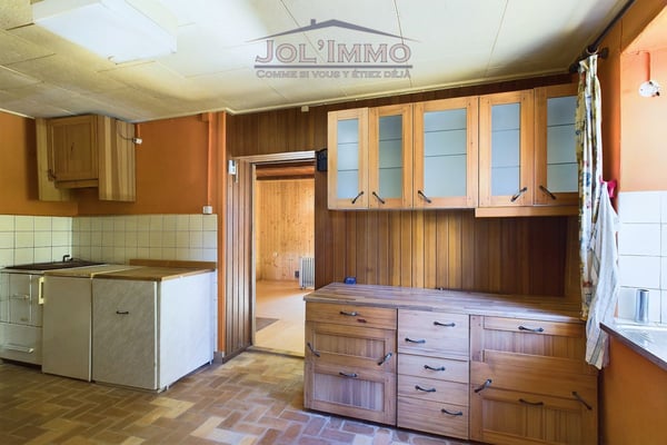 Maison à rénover avec grand terrain 7