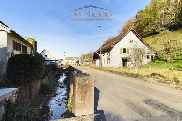 Maison à rénover avec grand terrain 4