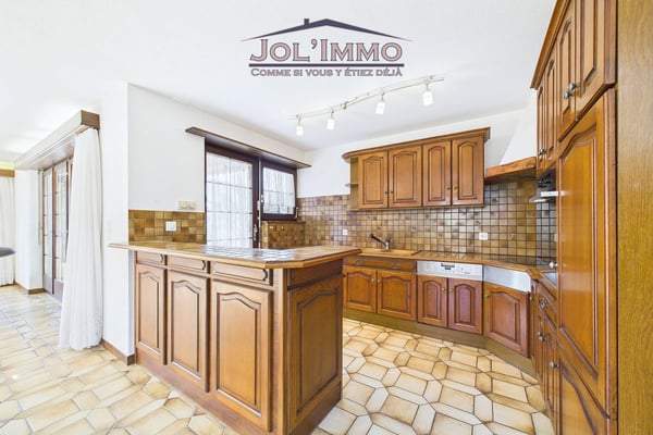 Maison familiale 6.5 pièces avec volumes généreux et grand jardin à Courrendlin 6