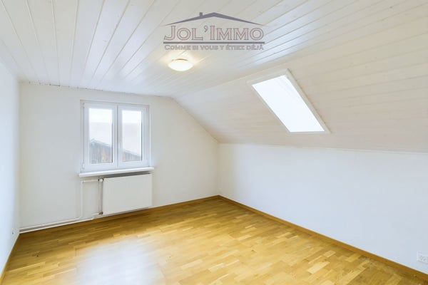 Appartement de 3,5 pièces au 2ème étage avec entrée séparée 12