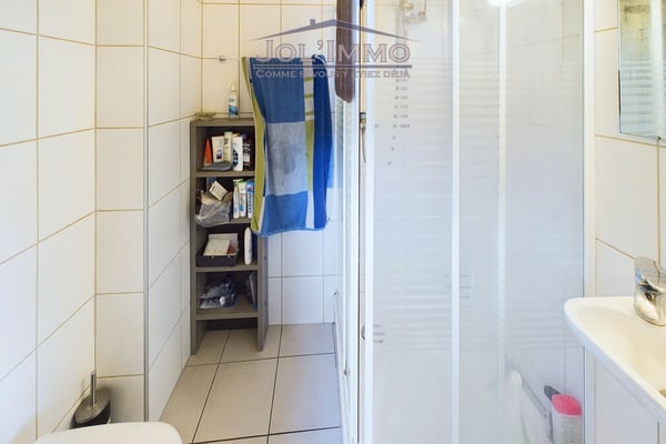 Appartement de 3,5 pièces au 2ème étage avec entrée séparée 11