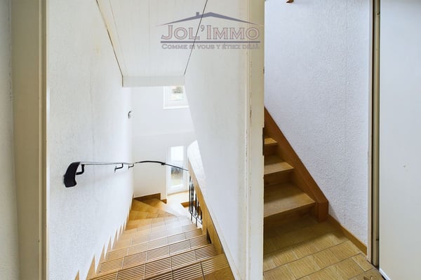 Appartement de 3,5 pièces au 2ème étage avec entrée séparée 3