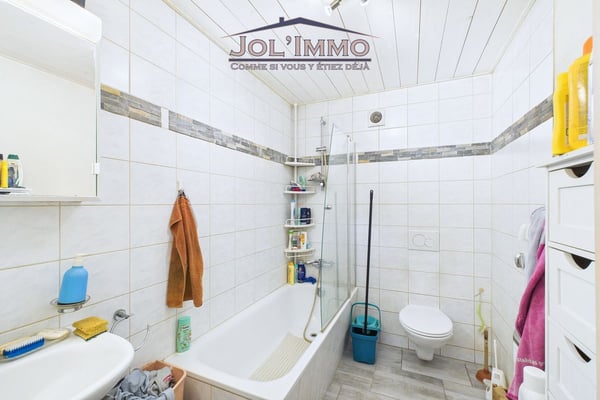 Petit immeuble rénové - 3 appartements à Vendlincourt 10