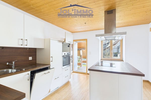 Petit immeuble rénové - 3 appartements à Vendlincourt 5