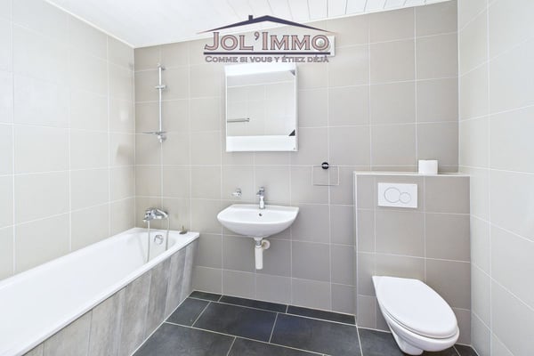 Petit immeuble rénové - 3 appartements à Vendlincourt 4