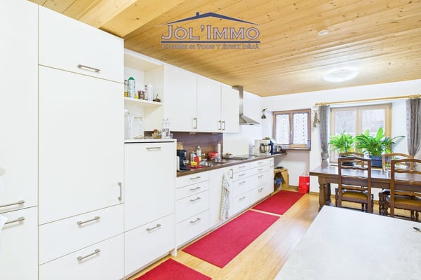 Petit immeuble rénové - 3 appartements à Vendlincourt 12