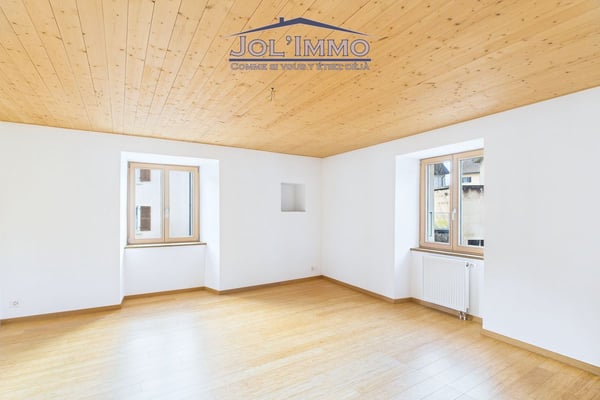 Petit immeuble rénové - 3 appartements à Vendlincourt 3