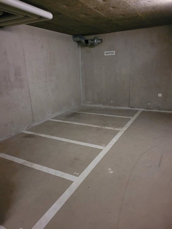 A louer ch. de la Cigale 2 à Lausanne, places de parc moto intérieures 2