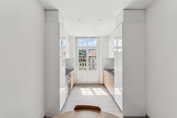 Magnificent furnished and renovated 113 m2 city center apartment 3