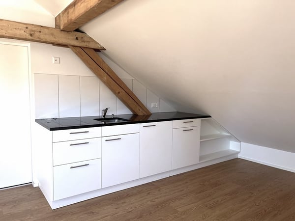 Mansarde mit Küche und Dusche/WC 3