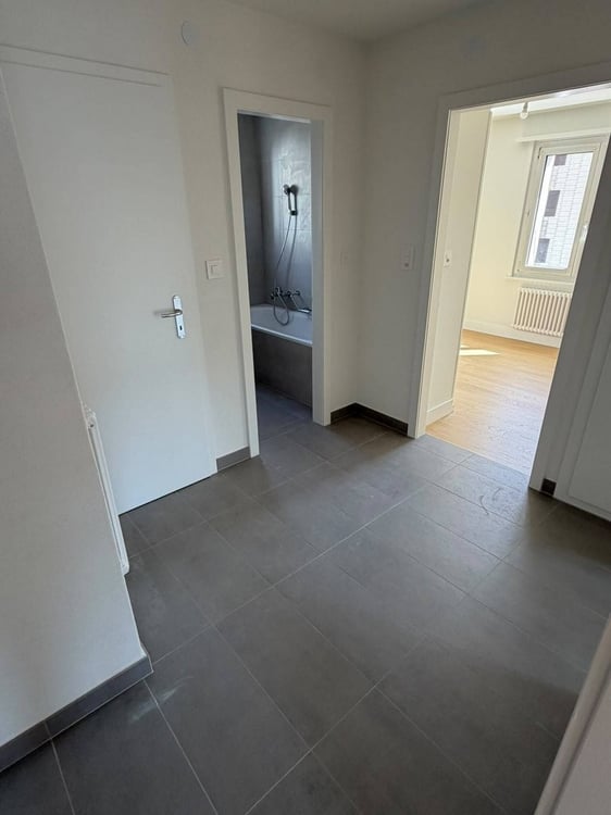 Appartement de 5 pièces avec balcon entièrement rénové. 9