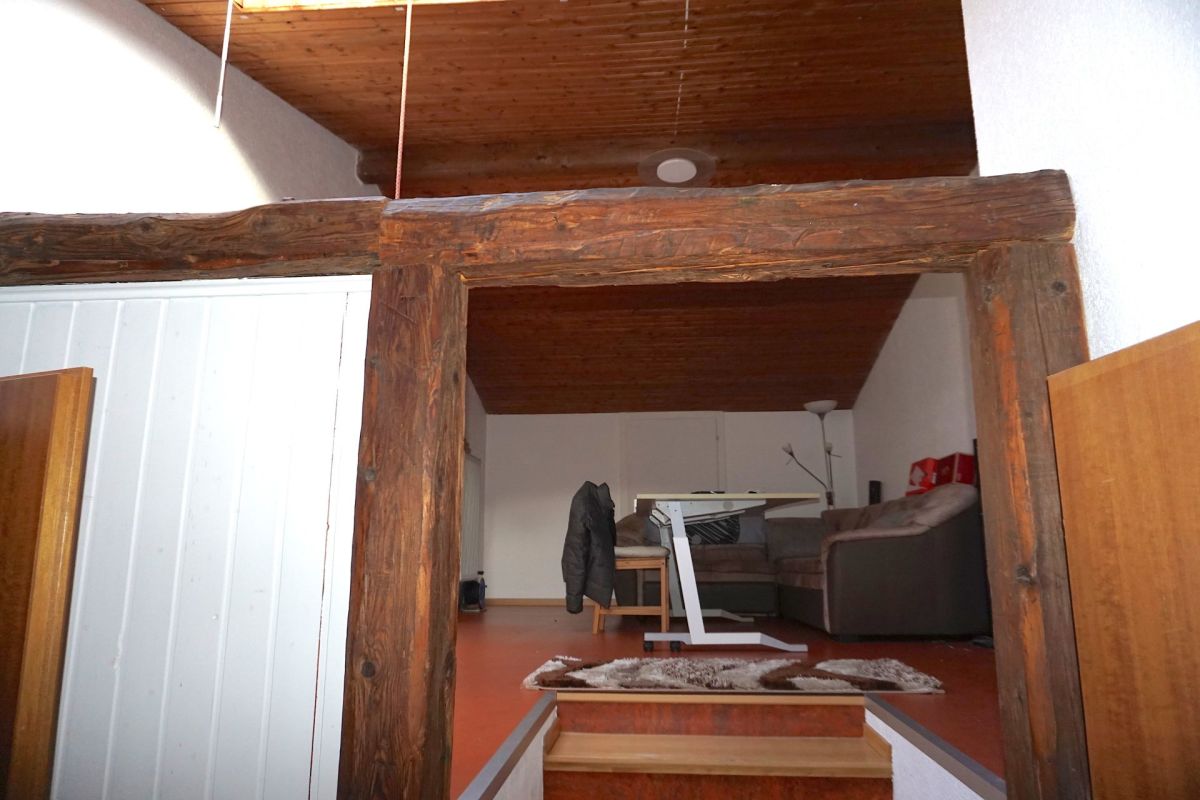 ARI-140 - Grande Maison de 8,5 pièces avec bureaux et atelier