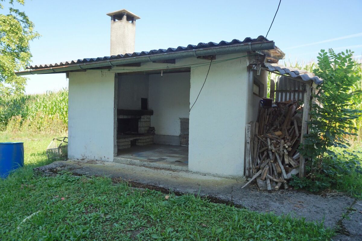 ARI-242 Maison de 2 appartements sur une parcelle de 1'485 m2