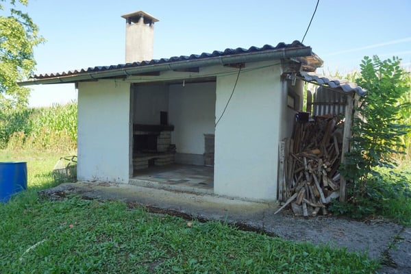ARI-242 Maison de 2 appartements sur une parcelle de 1'485 m2 6