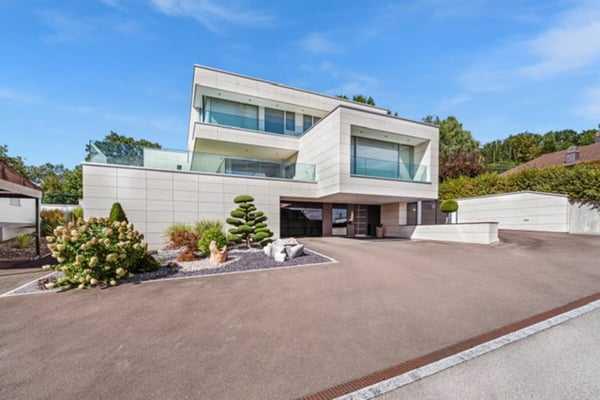 ARI-245 - Villa de luxe - 8 pièces pour 800 m2 habitables à 45 minutes de Bâle ! 9