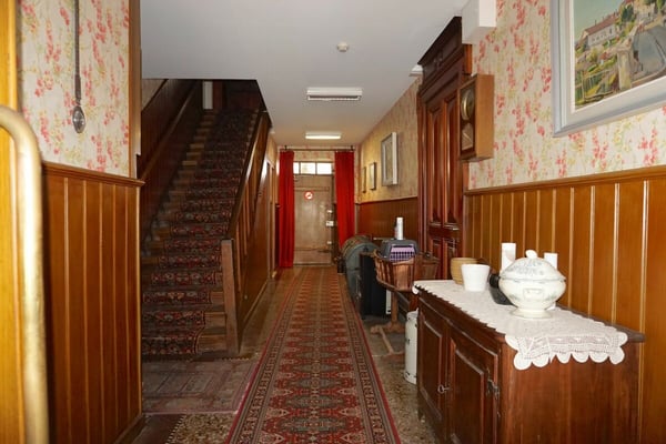 ARI-248 Pour investisseurs - Immeuble d'habitation, ancien restaurant à transformer en immeuble de rendement - Idéalement situé en zone centrale à Delémont 5