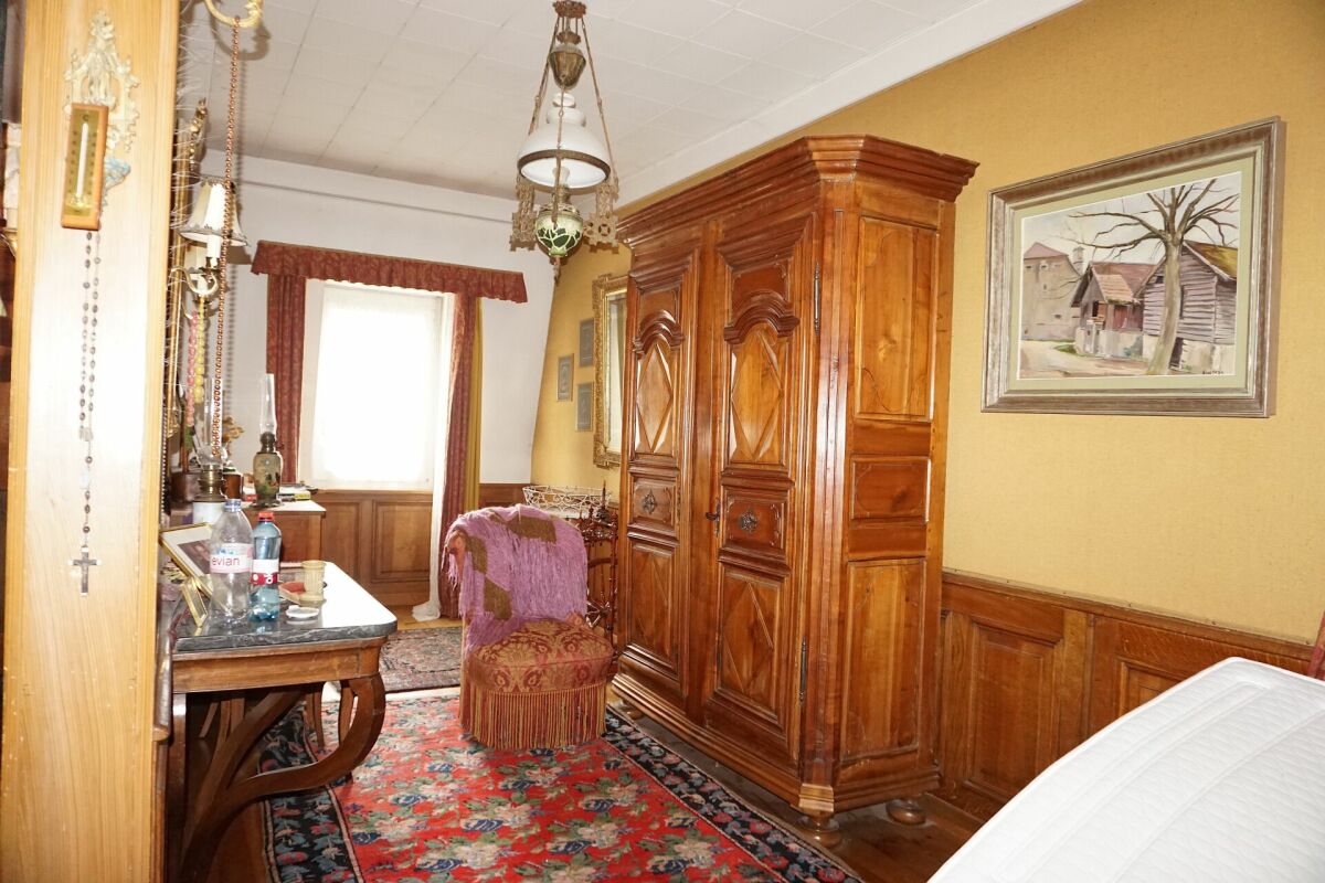 ARI-248 Pour investisseurs - Immeuble d'habitation, ancien restaurant à transformer en immeuble de rendement - Idéalement situé en zone centrale à Delémont