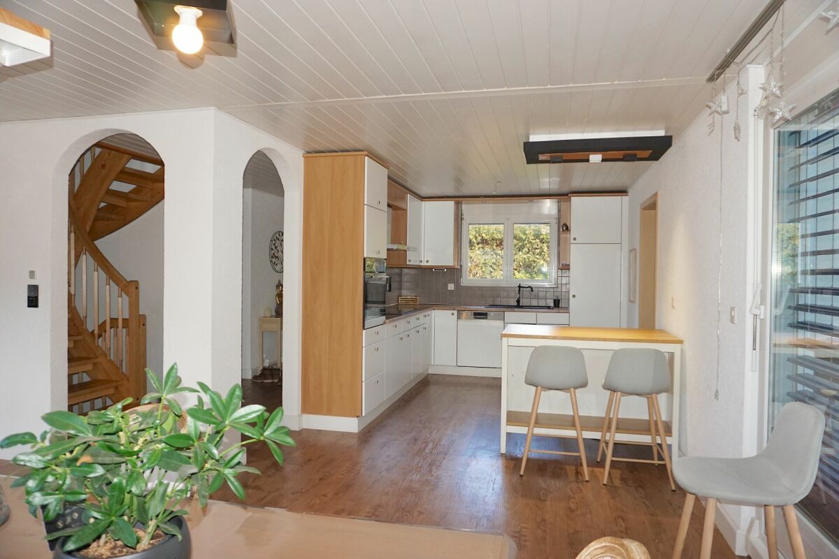 ARI-251 - Très belle maison lumineuse de 6 pièces idéalement située pour 240 m2 habitable