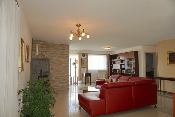 ARI-262 - Magnifique rez-de-jardin de 5,5 pièces dans une maison de standing à 2 logements 6