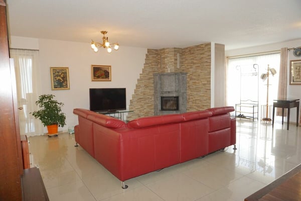 ARI-262 - Magnifique rez-de-jardin de 5,5 pièces dans une maison de standing à 2 logements 5