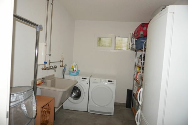 ARI-262 - Magnifique rez-de-jardin de 5,5 pièces dans une maison de standing à 2 logements 20