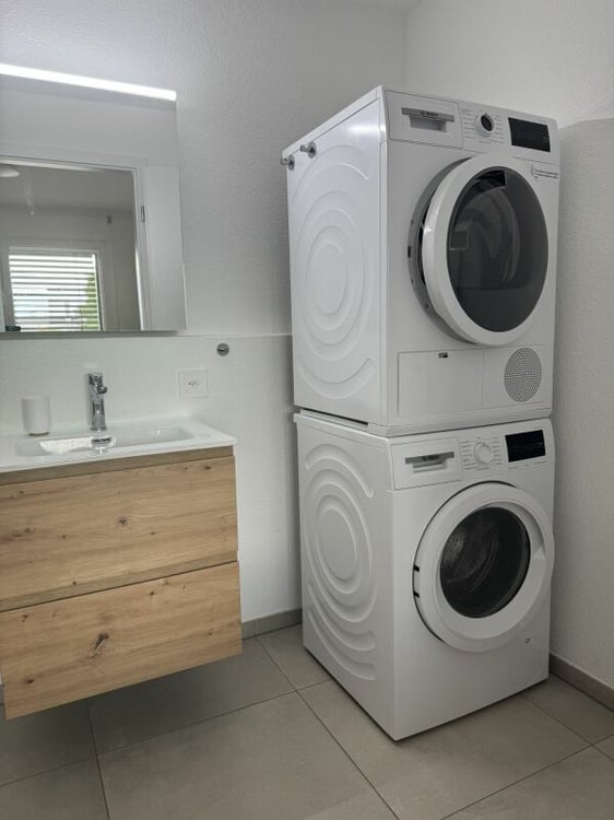 ARI-0826 - Appartement moderne de 2,5 pièces avec colonne de machines à laver/à sécher - Reprise de bail 8