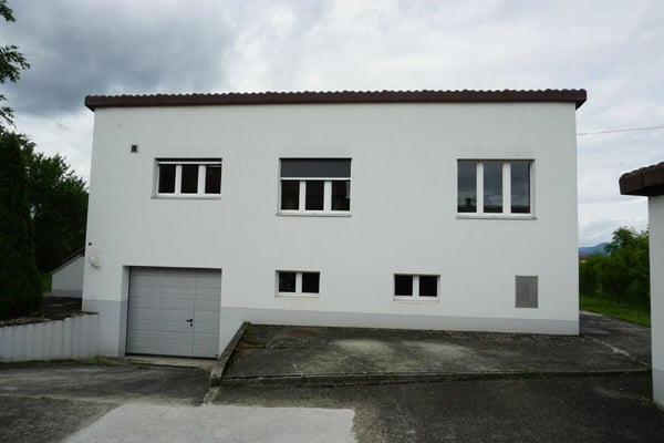 ARI-236 - Très belle maison de 2 appartements de 4,5 et 3,5 pièces sur une parcelle de 1'134 m2. 4