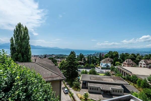 Incroyable appartement en duplex avec vue panoramique sur le lac et les montagnes 2