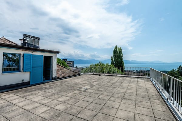 Incroyable appartement en duplex avec vue panoramique sur le lac et les montagnes 3
