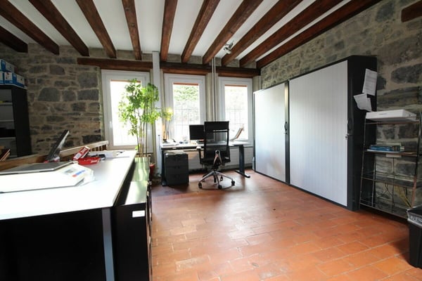 Surface administrative avec cachet à 1 minutes du centre-ville 10