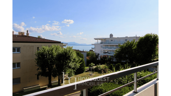 Appartement spacieux entièrement meublé, de 3.5 pièces, avec belle vue lac 12