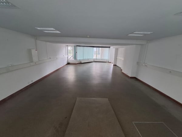 Surface bureau proche de la gare 6