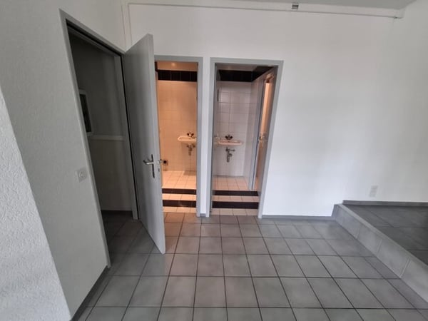 Surface bureau proche de la gare 8