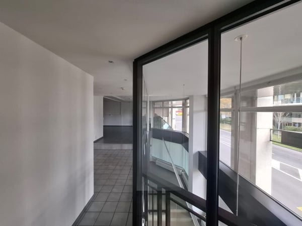 Surface bureau proche de la gare 7