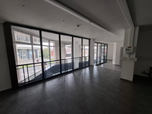 Surface bureau proche de la gare 10