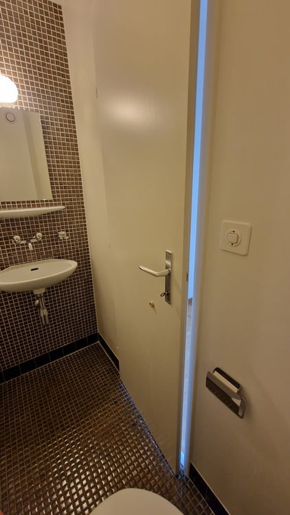 BOUCHET - 1 PIECES LUMINEUX AU 6EME 8