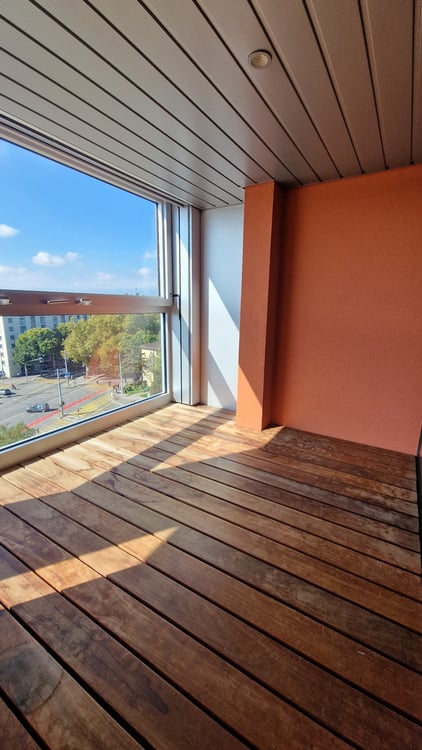 BOUCHET - 1 PIECES LUMINEUX AU 6EME 4