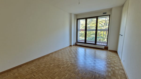 BOUCHET - 1 PIECES LUMINEUX AU 6EME 6