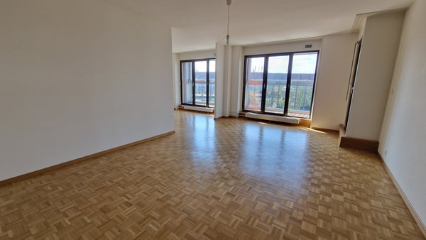 BOUCHET - 1 PIECES LUMINEUX AU 6EME 3