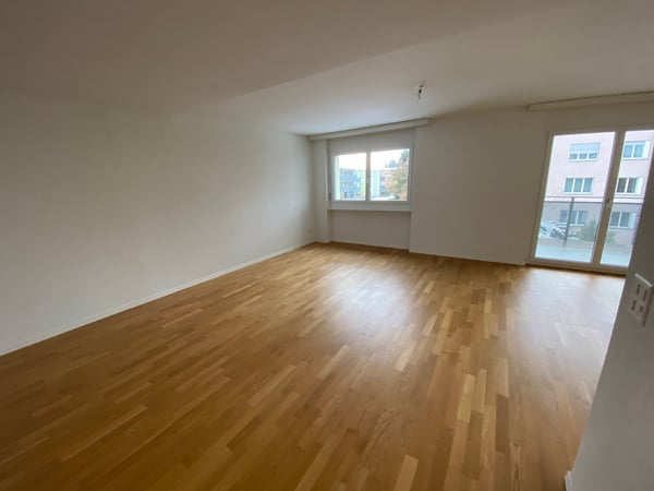 1.5-Zimmerwohnung mit Balkon in Dietlikon 2