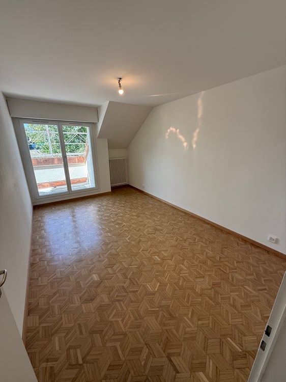 Appartement entièrement rénové de 2 pièces sis au 2ème étage 4