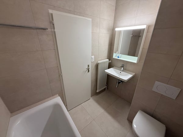 Appartement entièrement rénové de 2 pièces sis au 2ème étage 5