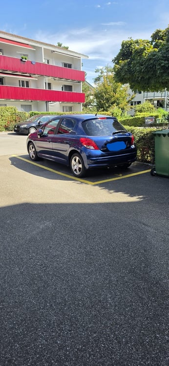 Aussenparkplatz zu vermieten 1
